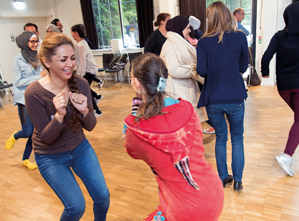 Die BFDler*innen in der Tanzfortbildung im Kultur Palast, Foto: Jonas Walzberg