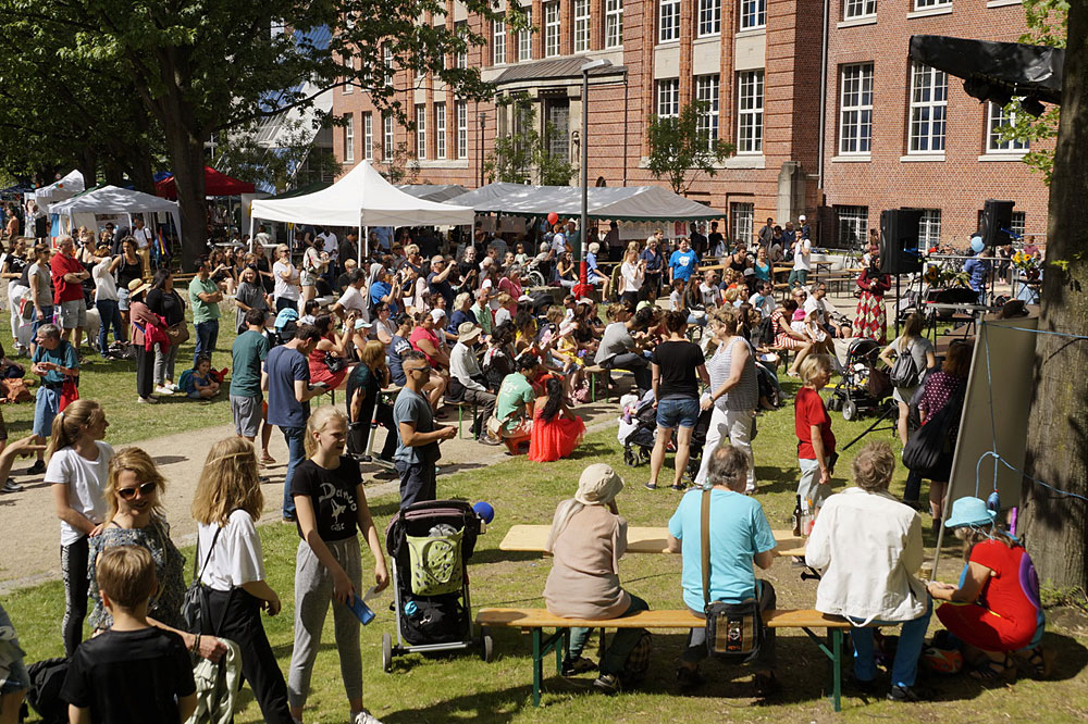 2018 PARK AM START 2018: Vor der Bühne, Foto: Manfred Klemmer